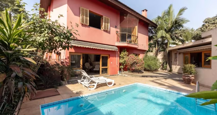 Sobrado para venda com 4 quartos, sendo 4 suítes, 367m²