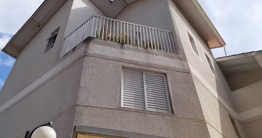 Ótima Casa de 3 Suítes  condomínio em Barueri
