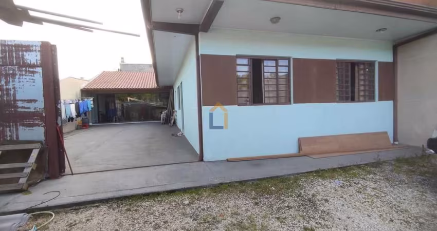 Casa com ponto comercial em Pinhais