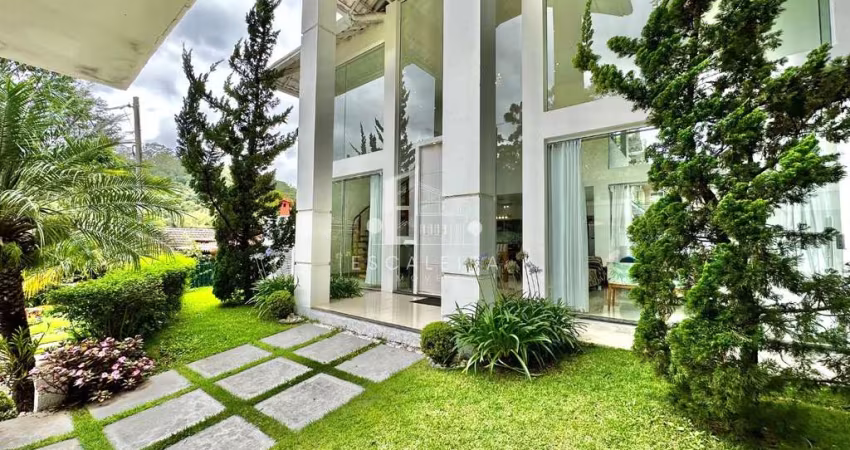 Imóvel Exclusivo: Casa em Condomínio de Luxo em Cascata do Imbuí, Teresópolis-RJ, 4 quartos, 3 suítes, 4 banheiros, 2 vagas, 200m².