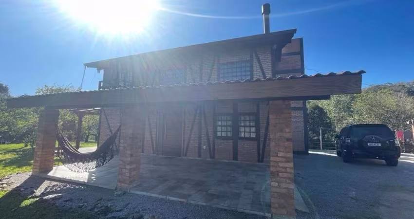 Chácara Maravilhosa com 2 Casas em São Bonifácio