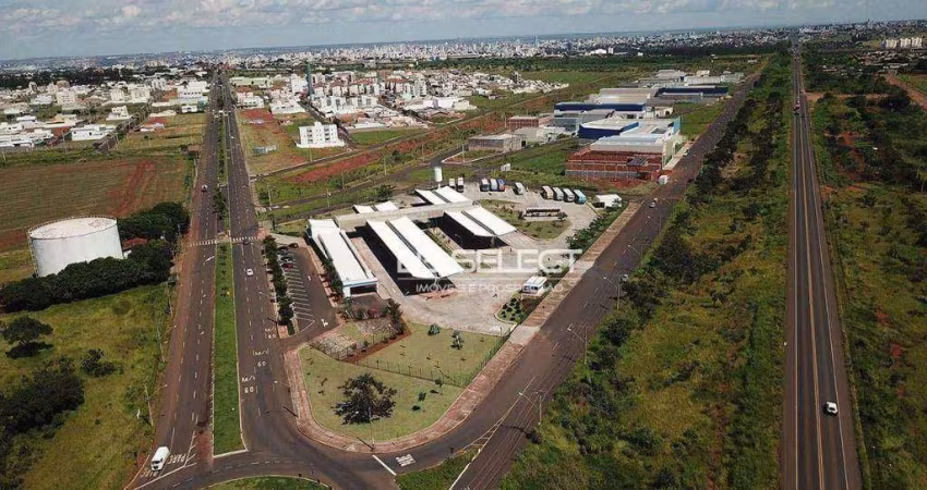 Terreno no bairro do Novo Mundo na beira da rodovia com 1.200 metros quadrados.