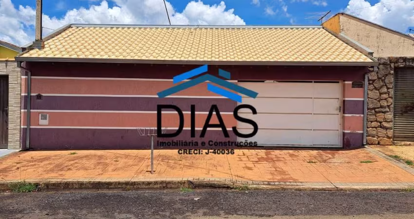 JARDIM DAS PAINEIRAS CASA COM TRÊS DORMITÓRIOS E QUINTAL AMPLO