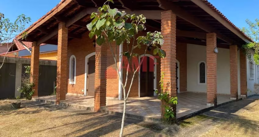 Casa a 180 metros da praia na Estância Bal Maria Helena Novaes