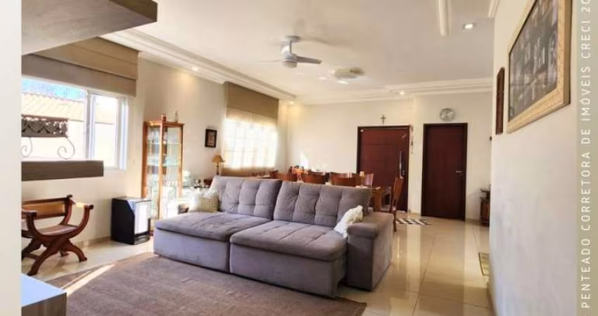 Casa para Venda em São João da Boa Vista, Riviera de São João, 3 dormitórios, 1 suíte, 3 banheiros, 2 vagas