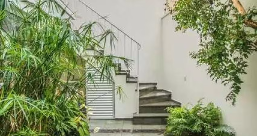 Casa incrível com 460 m², 5 suítes à venda no bairro Mirandópolis.