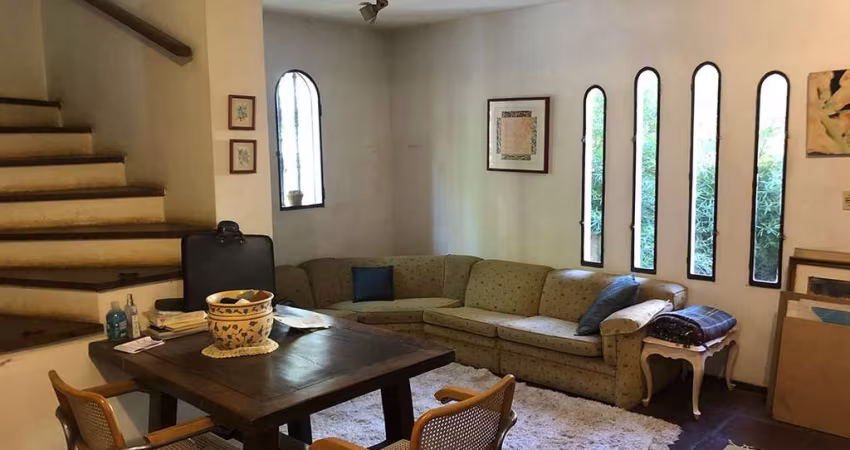Morumbi - Casa a Venda - 202 m², 4 Dormitórios sendo 2 Suítes, 4 Vagas
