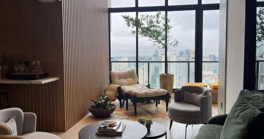 Apartamento Cobertura Duplex na Vila Olímpia com 215m², 3 suítes, 3 vagas.