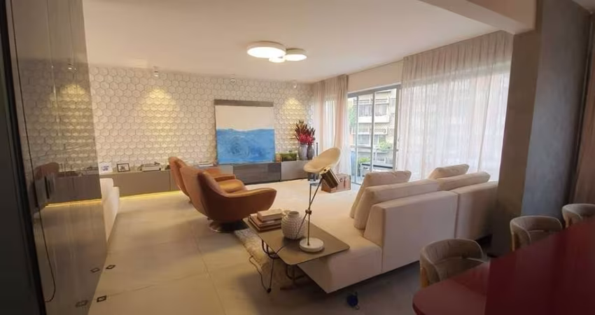 Apartamento em Alto de Pinheiros com 185m², 3 quartos, 1 suítes, 2 vagas.