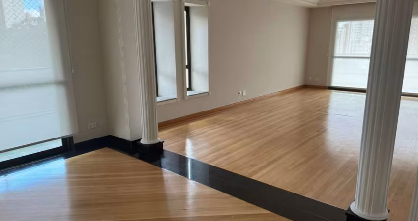 Apartamento no Morumbi com 247m², 3 quartos, 3 suítes, 4 vagas.