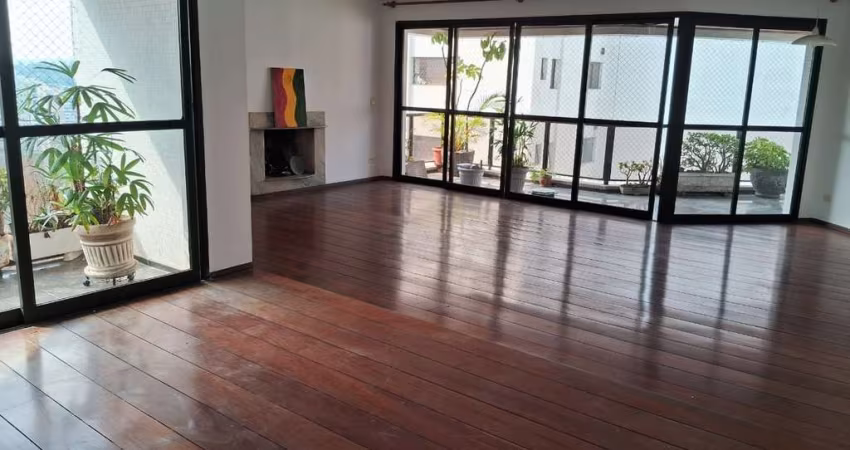 Apartamento em Jardim Fonte do Morumbi com 236m², 5 quartos, 2 suítes, 3 vagas.