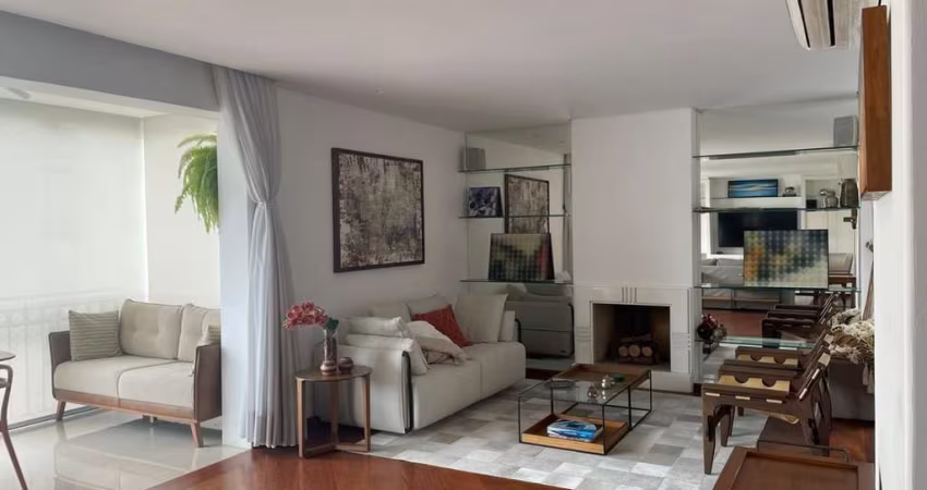Apartamento no Brooklin com 200m², 3 quartos, 3 suítes, 4 vagas.