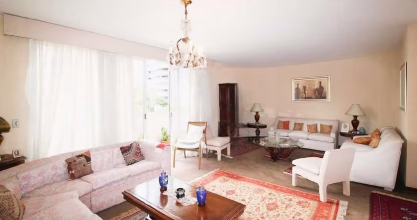 Conforto em um apartameto de com 230 m², à venda no bairro Itaim Bibi.