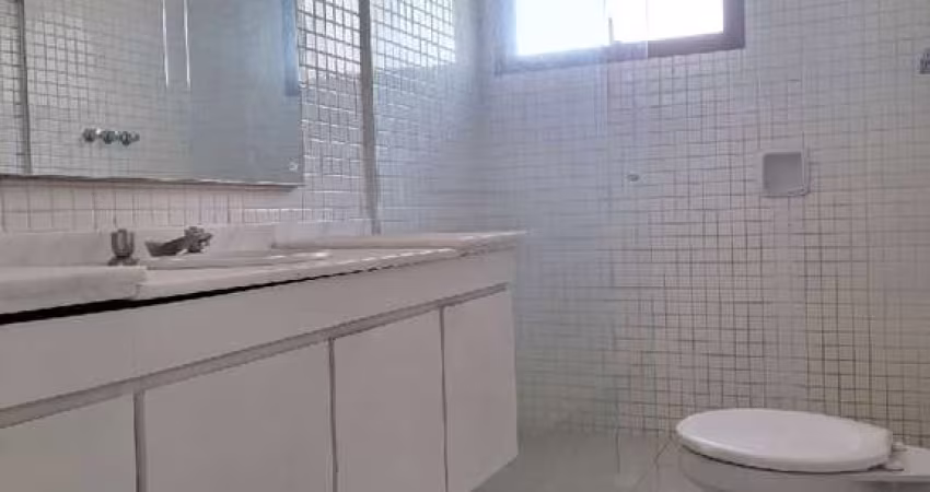 Apartamento com 274 m², 3 quartos sendo 2 suítes 4 vagas de garagem à venda no bairro Vila Nova Conceição.