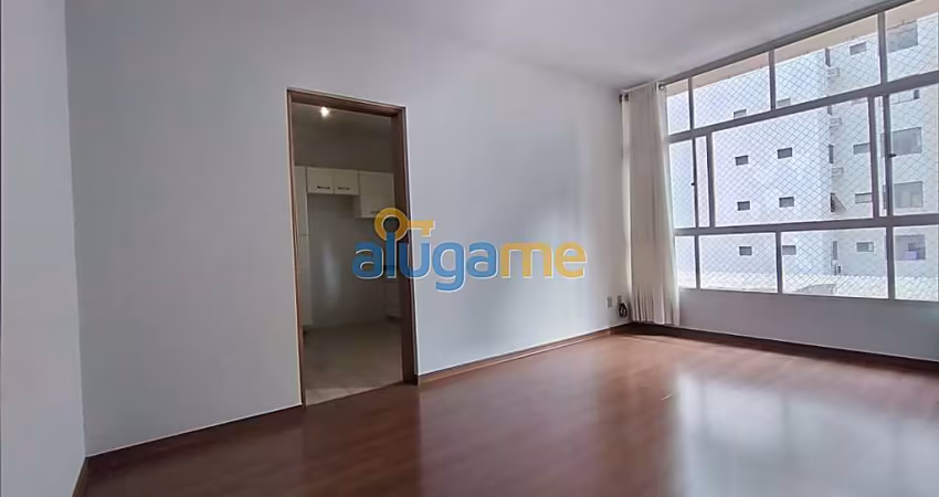 Apartamento na Vila Imperial com 3 dormitórios, 2 banheiros e 1 vaga de garagem.