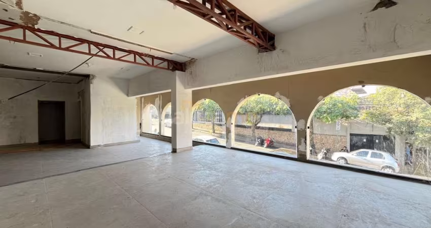 Casa na Vila Redentora com 4 dormitórios, 3 suítes, 5 vagas de garagem e piscina.