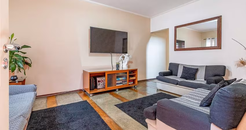 Confortável casa tipo para venda com 3 quartos, sendo 1 suíte, 141m²