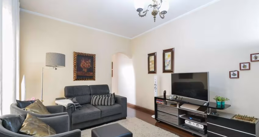 Funcional sobrado para venda com 4 quartos, sendo 2 suítes, 180m²