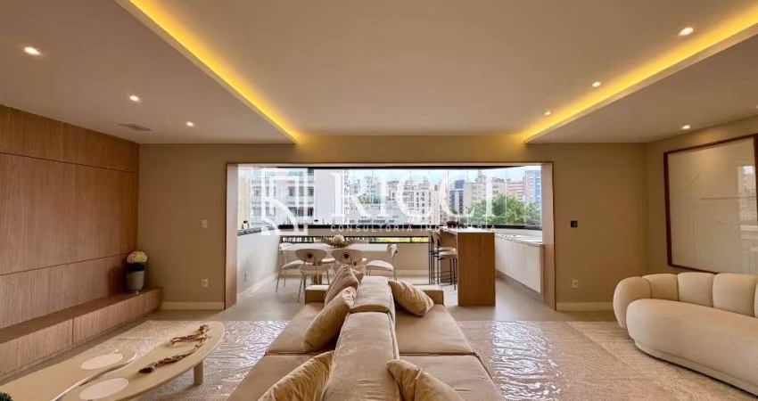 Apartamento de alto padrão à Venda na Vila Rica, Boqueirão, Santos: 4 Suítes, Retrofitado, 240m² - Oportunidade Única!