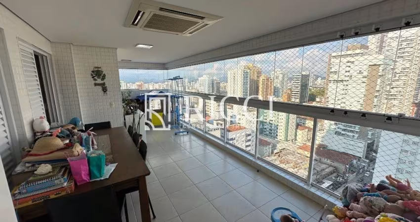 apartamento na quadra da praia com varanda com churrasqueira e lazer completo