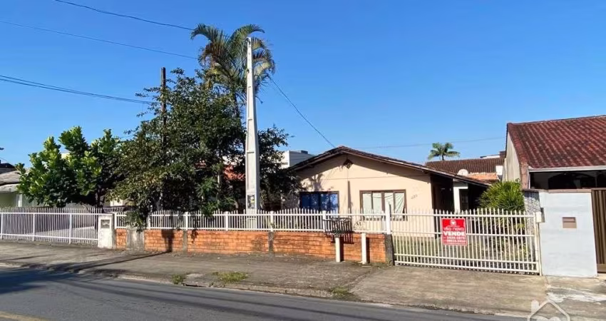 Casa à venda no Aventureiro