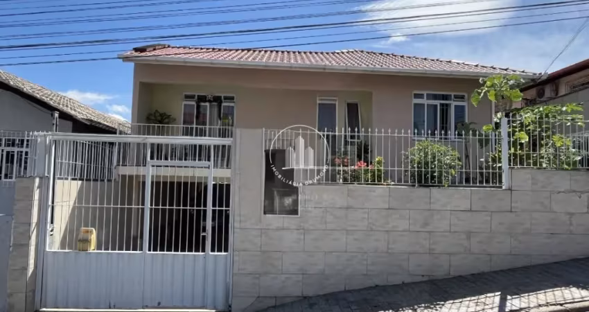 Casa em Bela Vista, São José com 200m² de área privativa