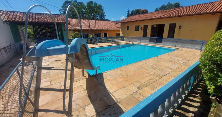 Linda chácara à venda  com piscina - 406 m² - Porteira fechada em uma ótima loca