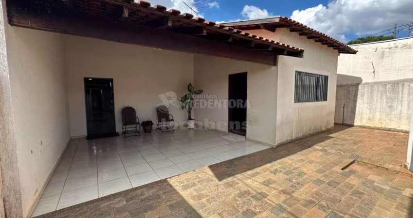 Parque Industrial - Casa com 3 dorms, sendo 1 suite, varanda, churrasqueira, sala, varanda.