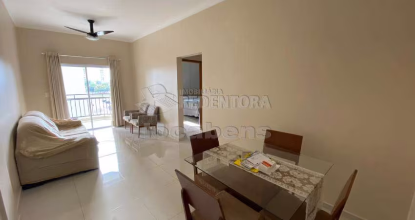 Apartamento Mobiliado com 2 dormitorios e 2 vagas de garagem no bairro Bom Jardim.