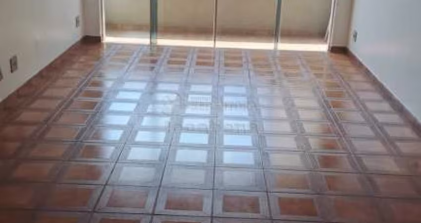 Apartamento no centro, 3 dormitórios, 01 vaga de garagem.