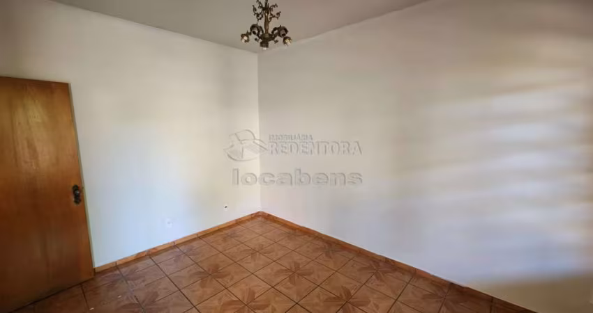 Casa de 03 dormitórios com 03 vagas de garagem no Parque Residencial Dom Lafayete Libânio