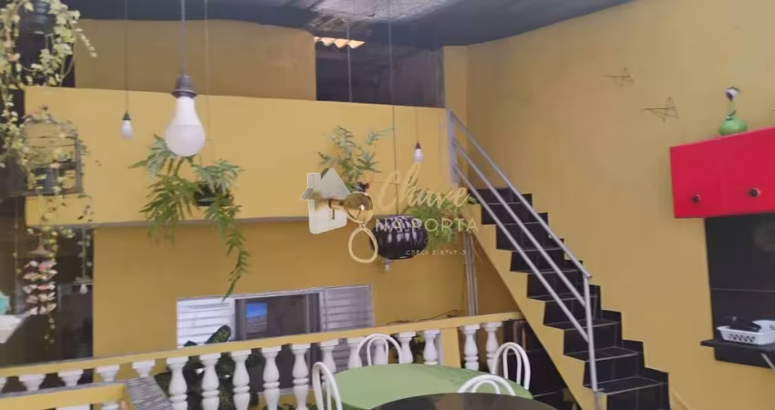 Sobrado com 2 casas e área de lazer à venda no Jardim Capela