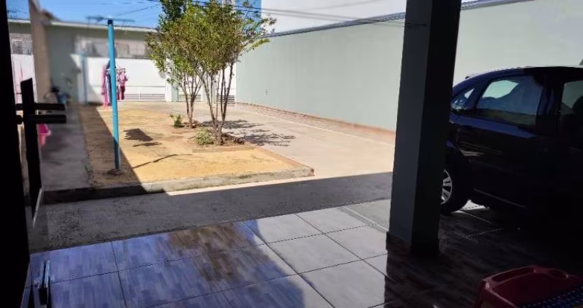 Imperdível! Casa à venda em Boituva-SP, Residencial Vitiello: 1 quarto, 1 sala, 1 banheiro, 4 vagas de garagem, 58m².