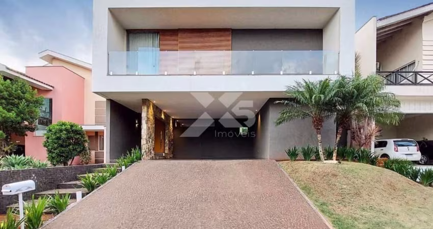 Royal Forest - Casa Alto Padrão à venda no Condomínio Royal Forest em Londrina. Porteira fechada com 360m² de área construída e 4 suítes.