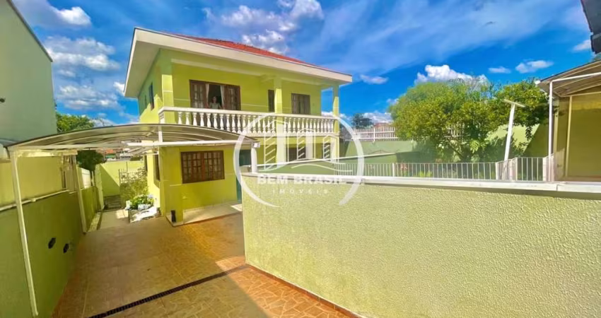 Duas Casas (Sobrado e Casa Térrea) em Terreno Amplo no Guarani, Colombo - Espaço, Conforto e Potencial!