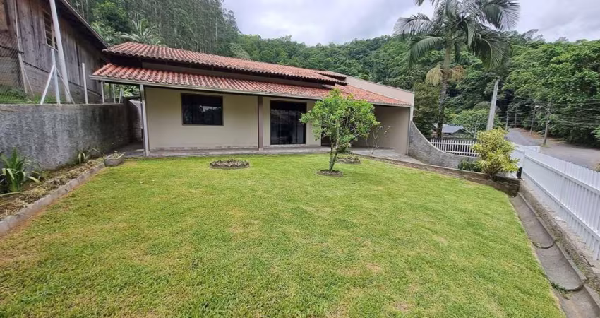 Casa com 3 quartos para alugar na Rua Otto Jennrich, 175, Velha, Blumenau