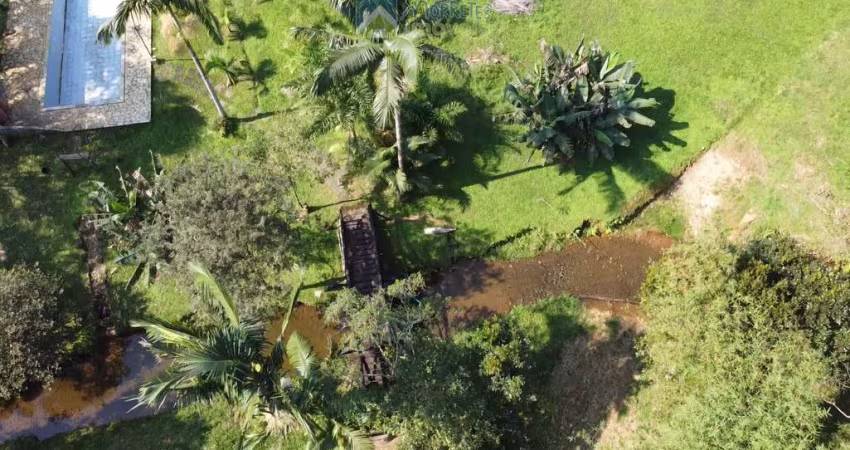 Chácara com 25.000m² com rio e lagoa com peixes, chalé e casa principal em Morretes, PR