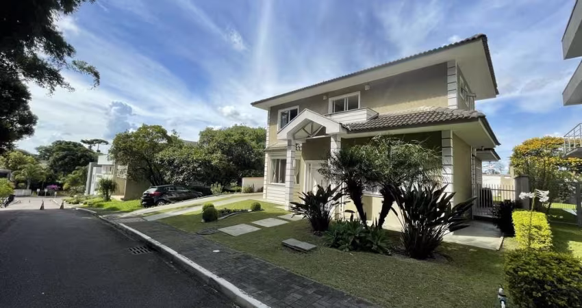 Casa com jardim em condomínio em Santa Felicidade Curitiba