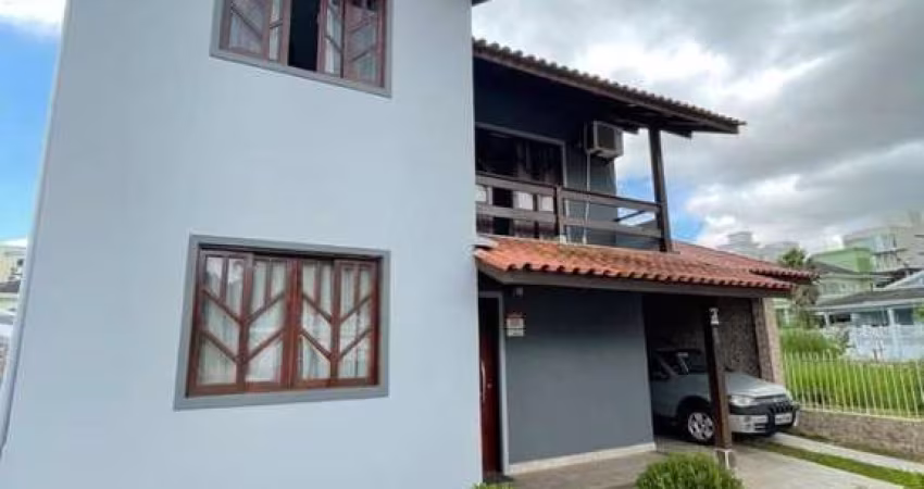 Casa para Venda em Palhoça, Pedra Branca, 4 dormitórios, 1 suíte, 4 banheiros, 2 vagas