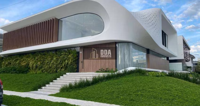 Casa em curvas, próximo ao mar. Projeto de Rafael Castro.