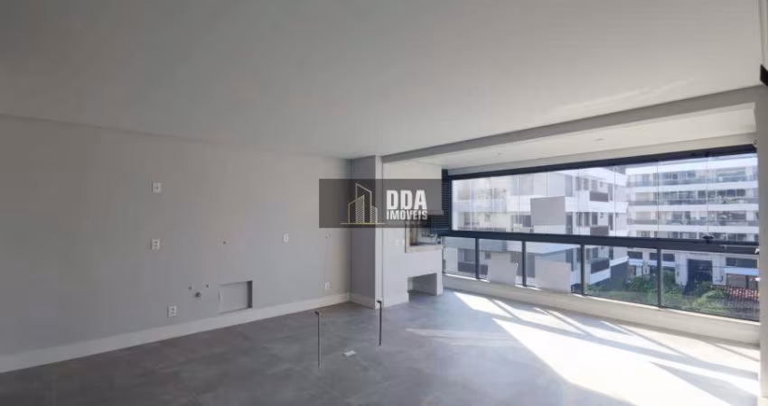 Apartamento novo com 03 suítes próximo da Praia de Jurerê