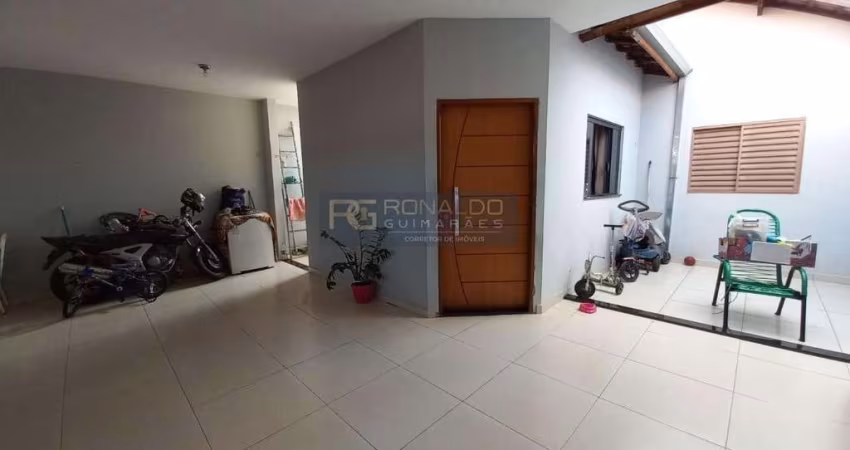 Casa para Venda em Araras, Conjunto Residencial Prefeito Warley Colombini, 2 dormitórios, 1 banheiro, 2 vagas