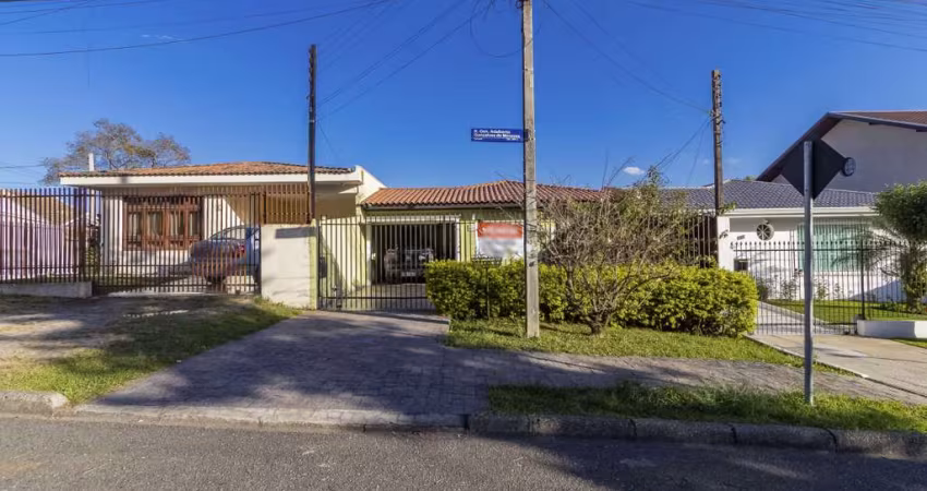 Casa com 3 quartos no bairro Tarumã, próximo ao Auto Shopping Curitiba