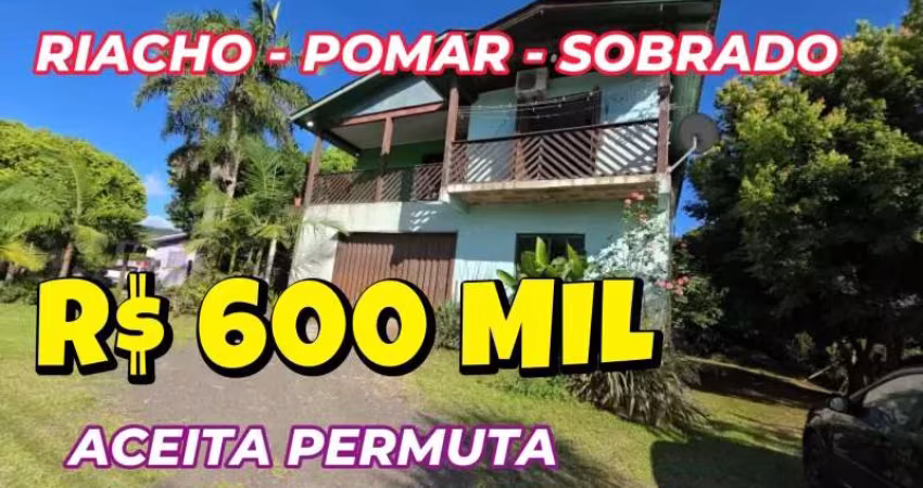 [694]  CASA DE ESQUINA EM IGREJINHA TERRENO 30X30M LINDO PÁTIO ARBORIZADO, FIBRA ÓTICA