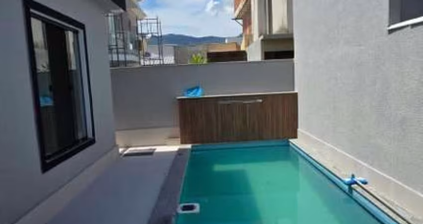 Casa em Condomínio de 3 Quartos em Campo Grande - Rio da Prata, Rio de Janeiro-RJ  120m²  Piscina Privativa  Impecável