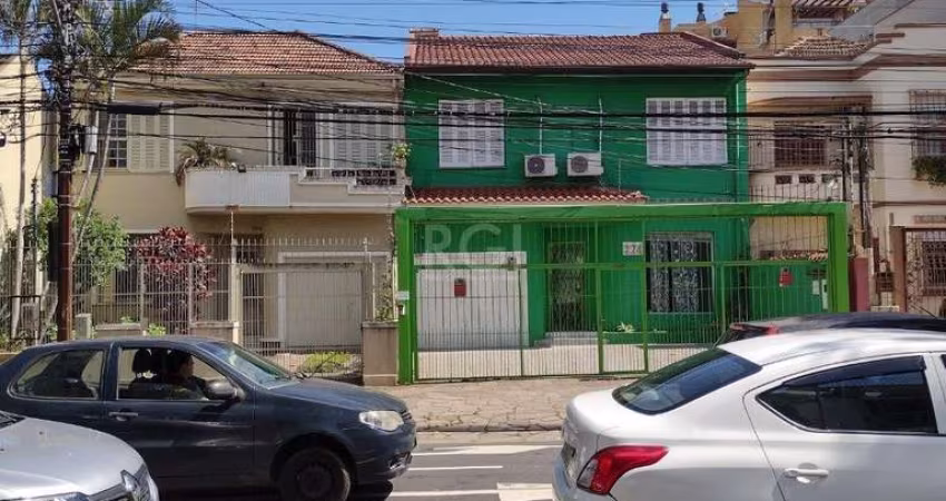 Casa para Venda - 292m², 3 dormitórios, sendo 1 suites, 2 vagas - Cidade Baixa