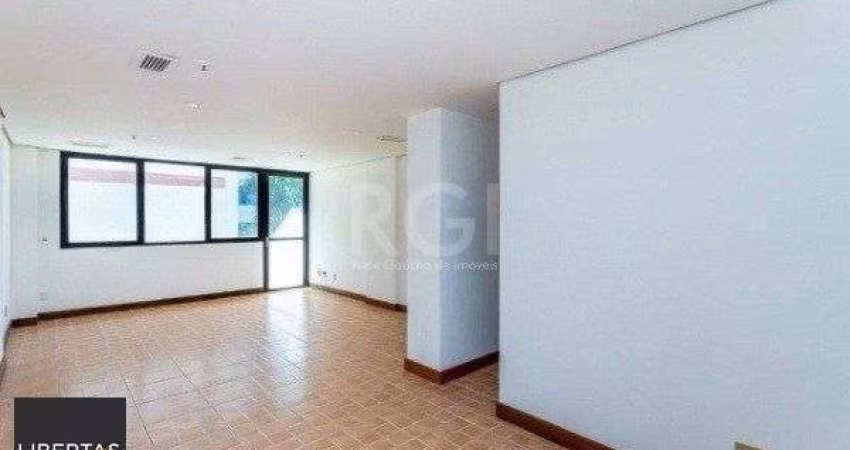 Sala comercial na Av Carlos Gomes com sacada