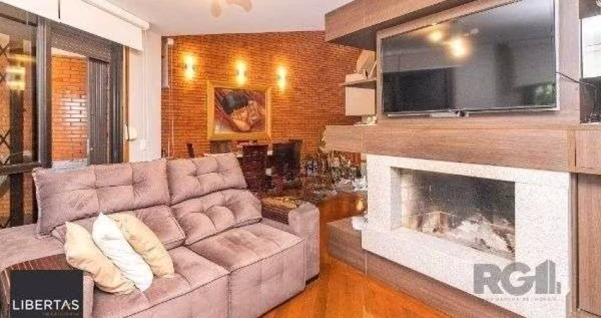 Casa sobrado no Cristal de 3 dormitórios e 3 vagas