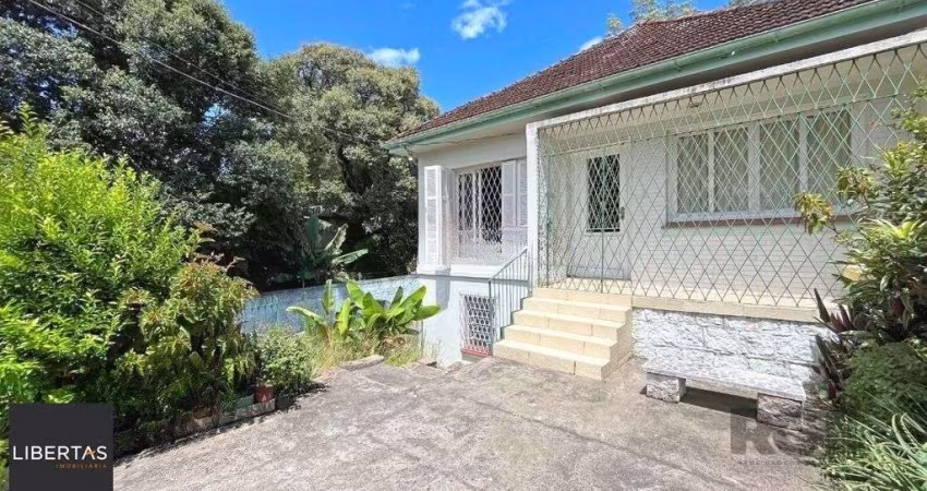 Casa à venda na Rua Marechal Mesquita, no bairro Teresópolis.