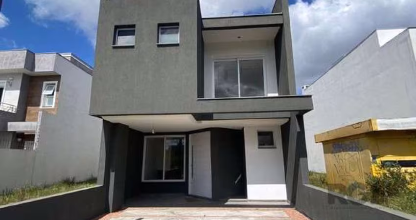 Casa com 03 Dormitórios / Amplo Terraço e Pátio